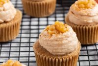 Apple Pie Cupcakes with Cinnamon Streusel Filling