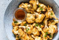 Crispy Air-Fryer Cauliflower Wings with Spicy Dipping Sauce