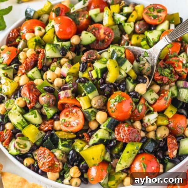 Mediterranean salad with high fiber.