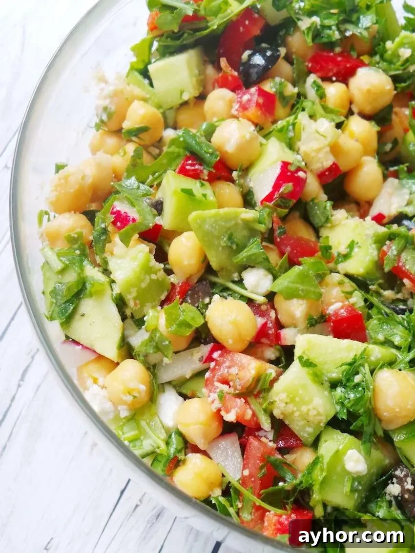 Having this delicious healthy avocado chickpea salad again for dinner tonight. It was sooo refreshing! A great high-fiber recipe, full of antioxidants and very easy and quick to make - perfect for summer!