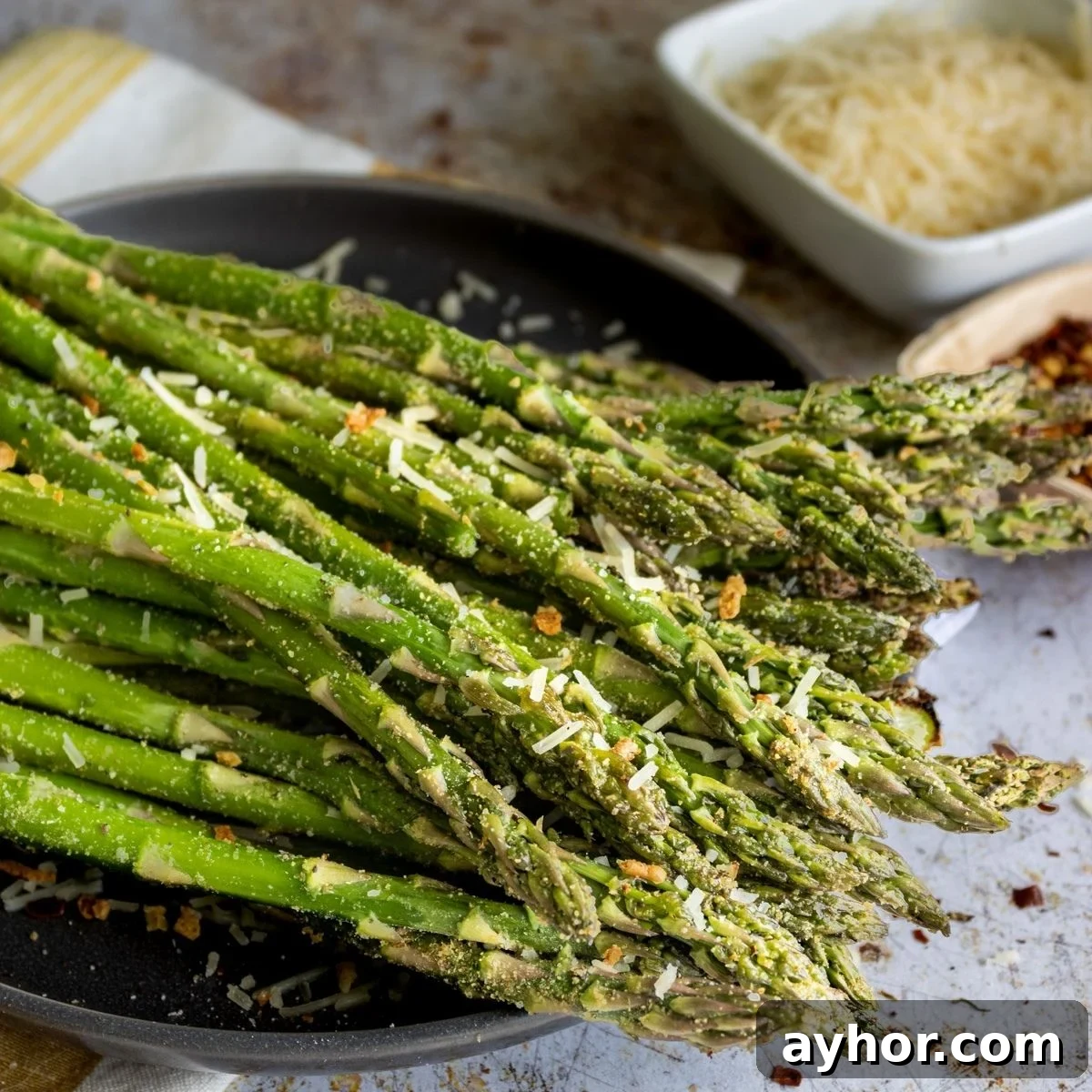 air fryer asparagus on a plate.