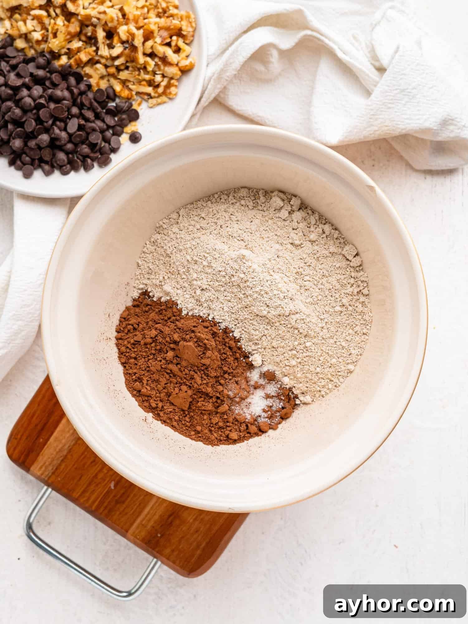 Oat flour, cocoa powder and salt in a mixing bowl.