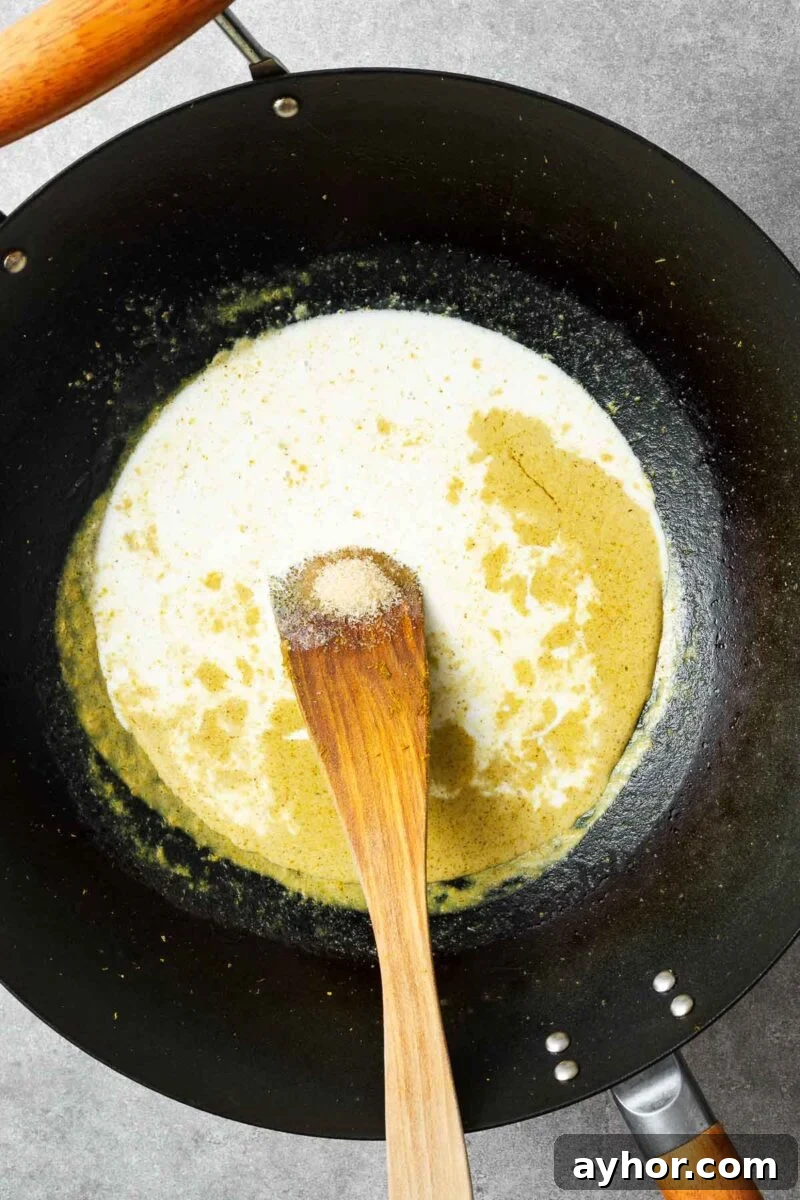 Green curry sauce seasoned with sugar and fish sauce.