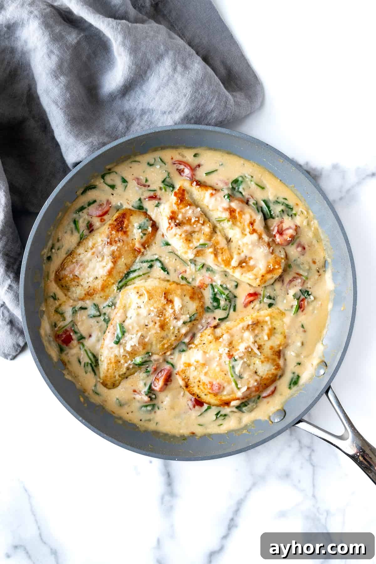 Creamy Chicken Florentine with Spinach and Garlic Sauce 6 Creamy Chicken Florentine in a Skillet.