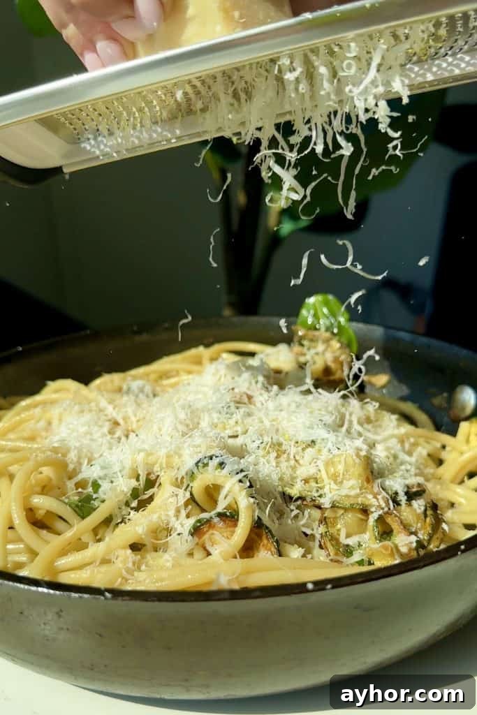 Spaghetti alla Nerano with zucchini slices and basil